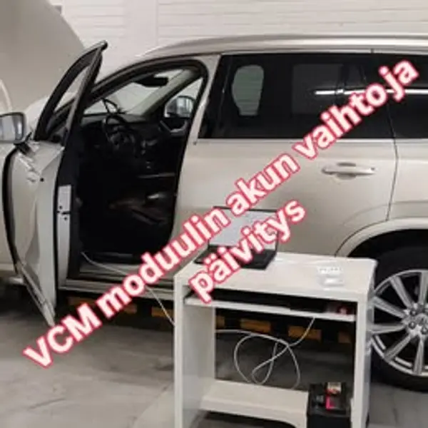 Volvo XC90 korjaamolla, VCM-moduulin akun vaihto ja päivitys
